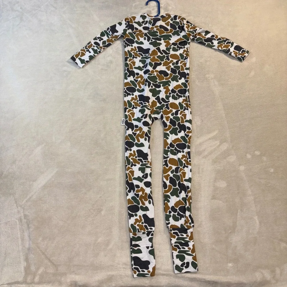 Bass Bucks and Birds Duck Camo Bamboo Spandex Zipper Romper Sleeper 12-18M